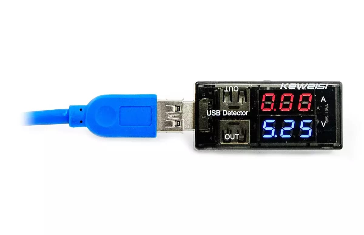USB-Tester zur Messung von Spannung und Stromstärke von USB-Anschlüssen und Verlusten im USB-Kabel